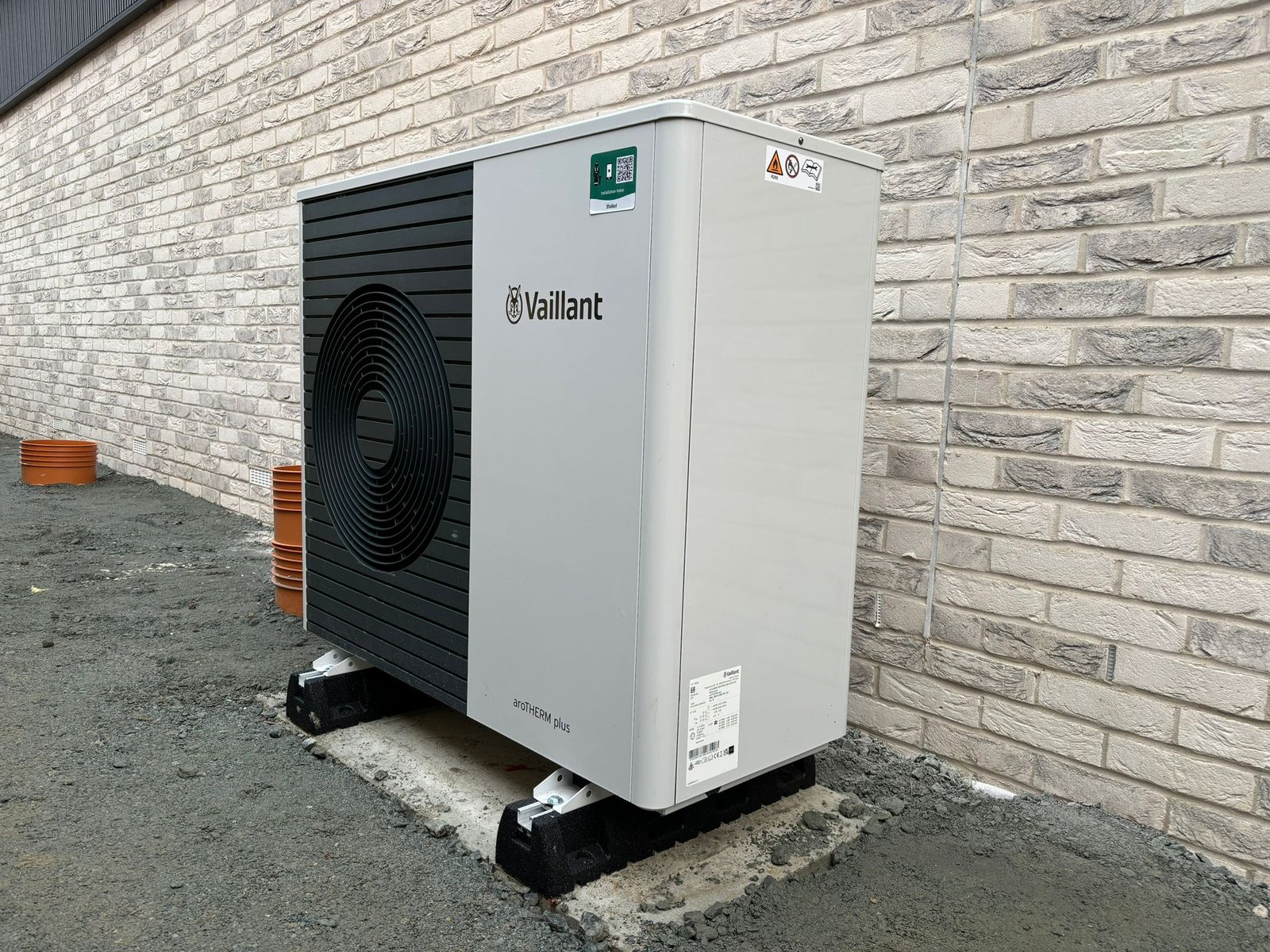 Vaillant ASHP and Hot Water Solution for 4 New Build Homes in ...